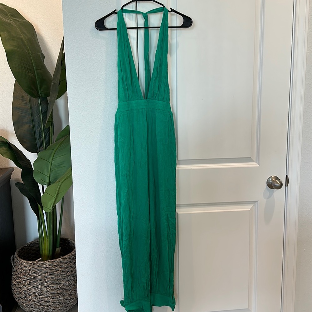 NWT Re Named Jumpsuit. Size Small. Green. Halter or cross back. Has pockets.